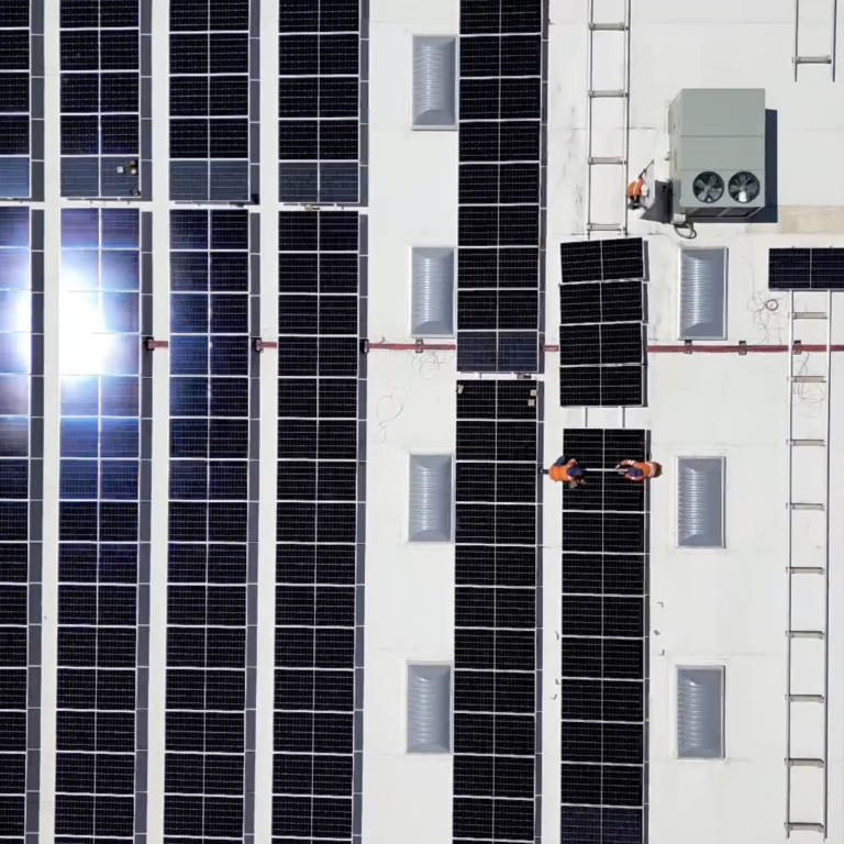 Proyecto solar industrial: cómo alinear al comité de decisión